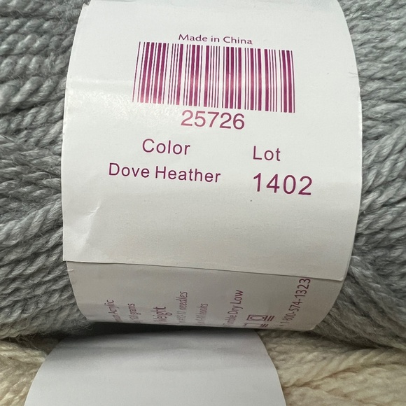 3 Knit Picks Brava Yarn Bulky Cream Grey Dark Blue Acrylic 100 g ea 136 yds New - Picture 5 of 6